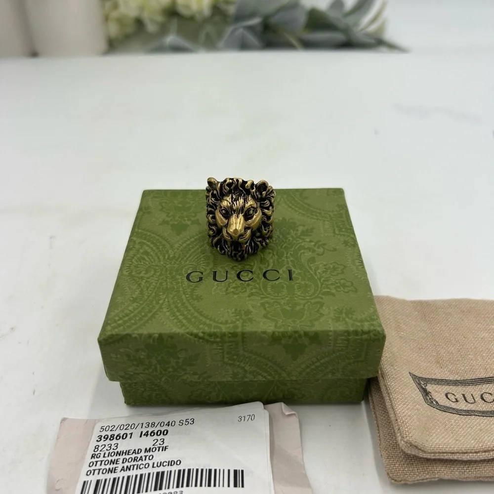 Men's Gucci, iconic lion head ring. Gold tone, brass  size 10 made in Italy